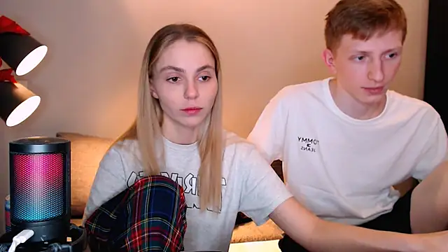 juliaanddima online show from November 2025 09:00:02 AM