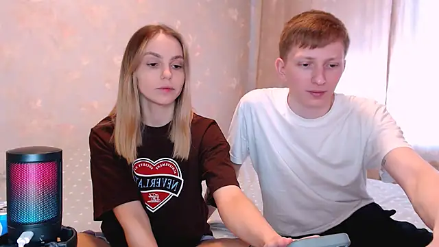 juliaanddima online show from April 2026 08:58:01 AM