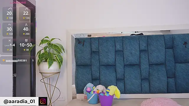 Anais aradia online show from April 2026 08:40:01 PM