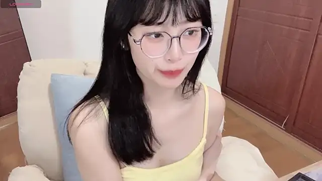 4uoki online show from March 2025 10:04:02 PM