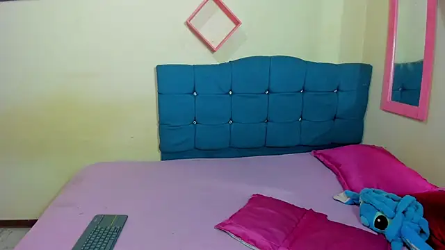 sweet1Girl online show from October 2025 12:06:01 PM