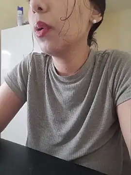 DianiQueenn online show from April 2026 01:34:02 PM