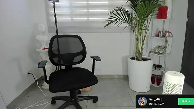 Snapshot of liah_v chatting on December 2024 09:28:01 PM liah v online show from December 2024 09:28:01 PM