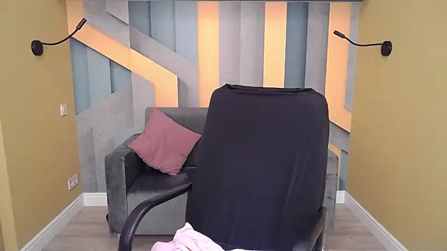 EllaLong online show from November 2025 12:30:01 PM