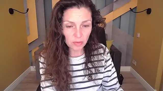 EllaLong online show from April 2026 11:28:01 AM