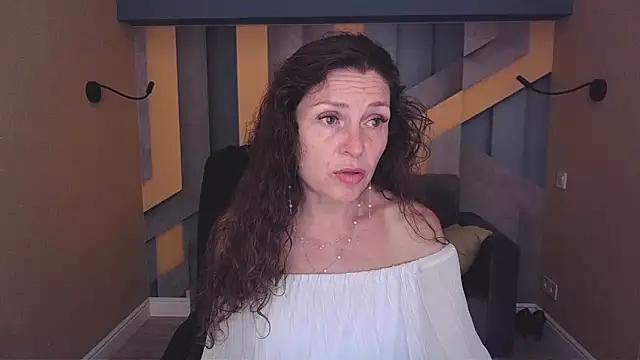 Snapshot of EllaLong chatting on June 2026 11:55:01 AM EllaLong online show from June 2026 11:55:01 AM