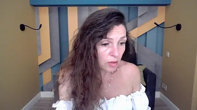 Snapshot of EllaLong chatting on June 2026 11:24:02 AM EllaLong online show from June 2026 11:24:02 AM