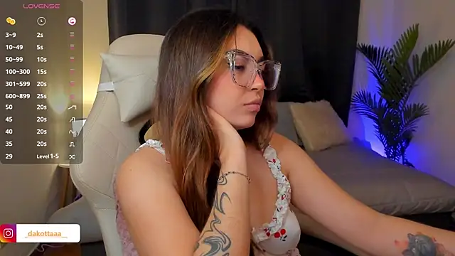 dakottaa  online show from November 2025 11:21:02 PM