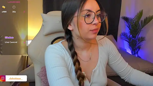 dakottaa  online show from February 2026 11:32:01 PM