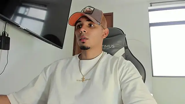 Snapshot of joss_111 chatting on November 2025 07:05:02 PM joss 111 online show from November 2025 07:05:02 PM