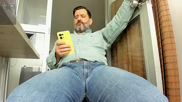 Snapshot of Maxi_TheBigDaddy chatting on May 2026 09:09:02 PM Maxi TheBigDaddy online show from May 2026 09:09:02 PM