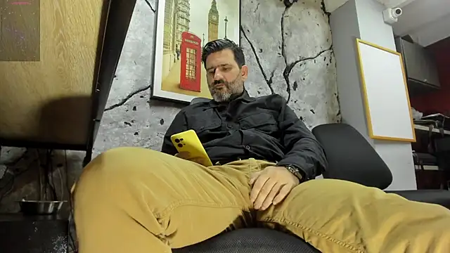 Snapshot of Maxi_TheBigDaddy chatting on May 2026 01:06:01 PM Maxi TheBigDaddy online show from May 2026 01:06:01 PM