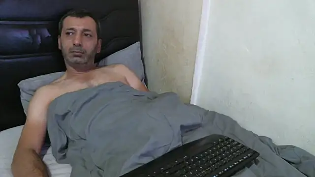 Snapshot of Rator_2 chatting on October 2025 12:11:01 AM Rator 2 online show from October 2025 12:11:01 AM