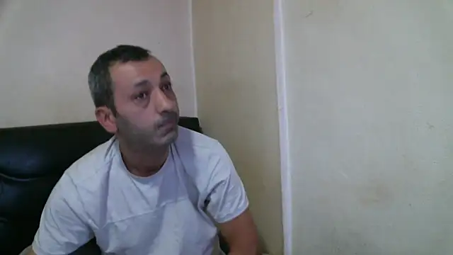 Snapshot of Rator_2 chatting on December 2025 09:32:01 PM Rator 2 online show from December 2025 09:32:01 PM