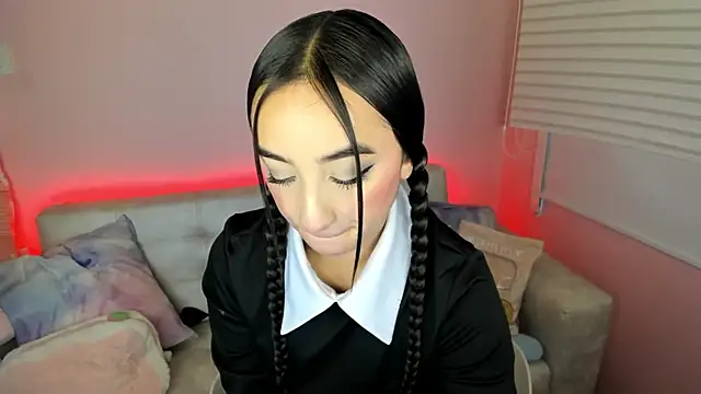 tinysara online show from April 2026 04:23:01 PM