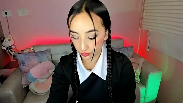 tinysara online show from May 2026 04:34:02 PM