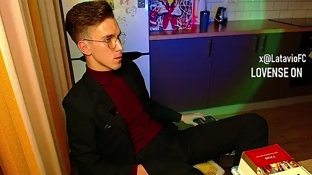 Snapshot of Midnighter_ chatting on September 2025 03:19:02 AM Midnighter  online show from September 2025 03:19:02 AM