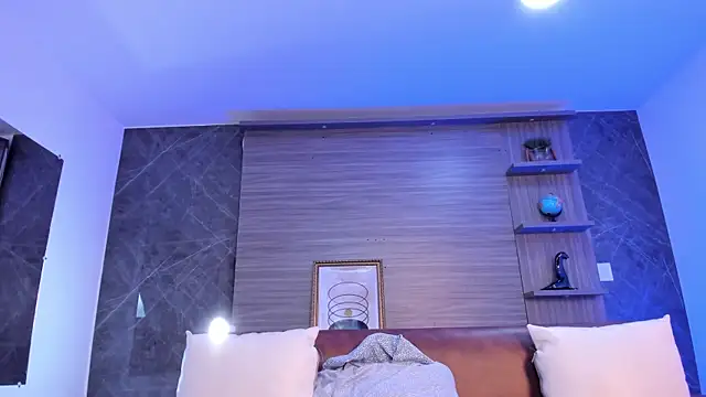 charlottewhitte online show from November 2025 11:33:02 AM