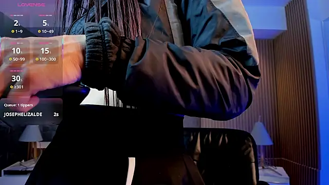 charlottewhitte online show from February 2026 01:01:02 PM