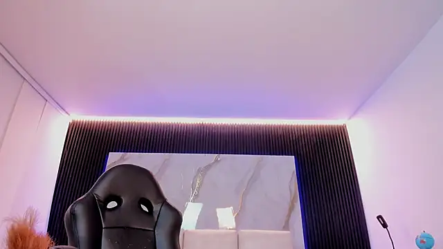 charlottewhitte online show from April 2026 11:57:01 AM