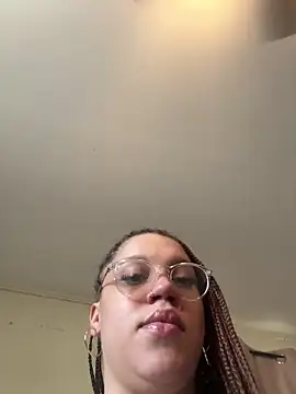 QueenNuttCollector online show from December 2025 05:07:02 PM