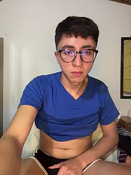 Snapshot of CamiRojas_boy chatting on June 2026 04:10:02 AM CamiRojas boy online show from June 2026 04:10:02 AM