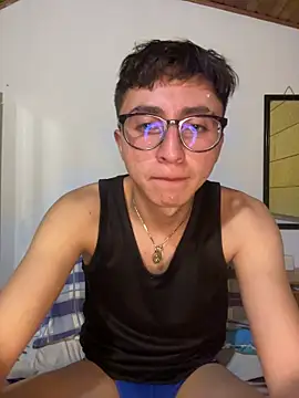 Snapshot of CamiRojas_boy chatting on June 2026 03:30:02 AM CamiRojas boy online show from June 2026 03:30:02 AM
