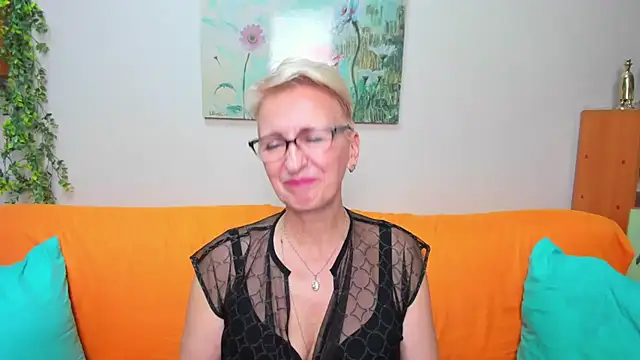 Snapshot of iamyourdream89 chatting on December 2025 07:53:02 PM iamyourdream89 online show from December 2025 07:53:02 PM