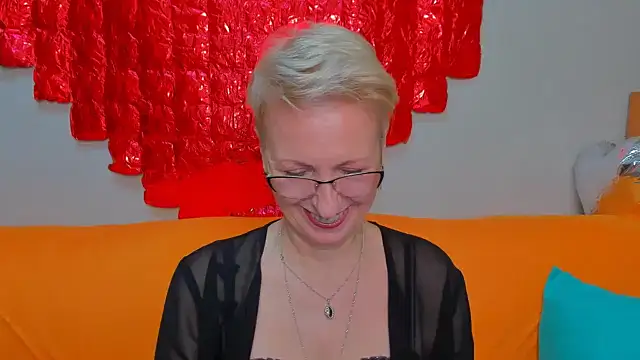 Snapshot of iamyourdream89 chatting on February 2026 12:32:02 PM iamyourdream89 online show from February 2026 12:32:02 PM