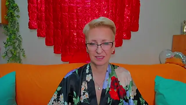 Snapshot of iamyourdream89 chatting on February 2026 12:01:02 PM iamyourdream89 online show from February 2026 12:01:02 PM