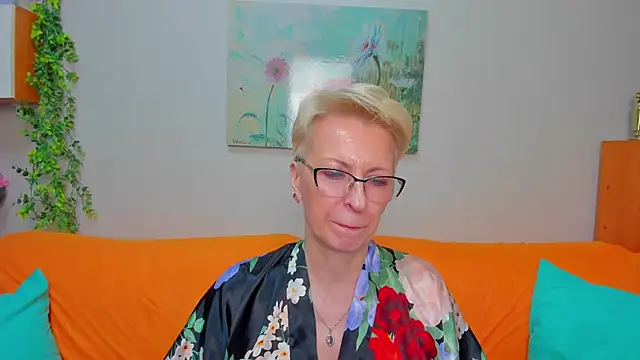 iamyourdream89 online show from March 2026 01:11:02 PM