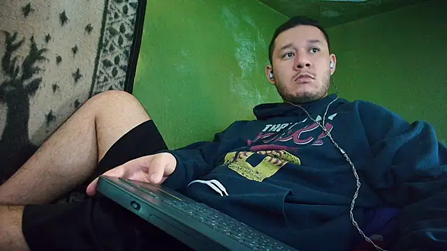 Snapshot of sweet_cock28 chatting on February 2025 03:30:02 PM sweet cock28 online show from February 2025 03:30:02 PM