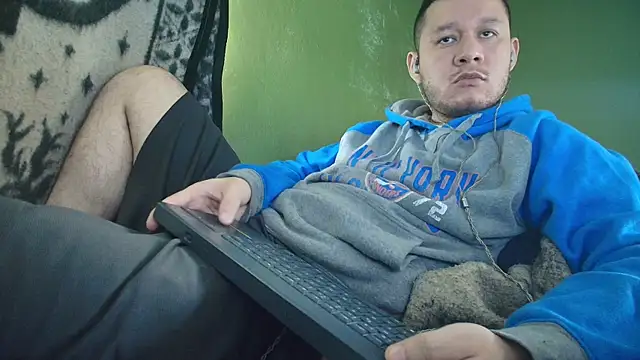 Snapshot of sweet_cock28 chatting on November 2025 03:34:02 PM sweet cock28 online show from November 2025 03:34:02 PM