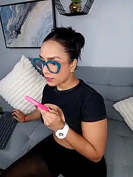 Amber Etan online show from April 2026 02:01:02 PM