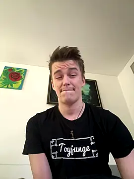 Snapshot of Toyjungee chatting on November 2025 10:48:02 AM Toyjungee online show from November 2025 10:48:02 AM