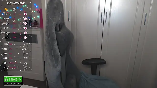 Snapshot of aliice_cutie chatting on March 2025 12:04:01 AM aliice cutie online show from March 2025 12:04:01 AM