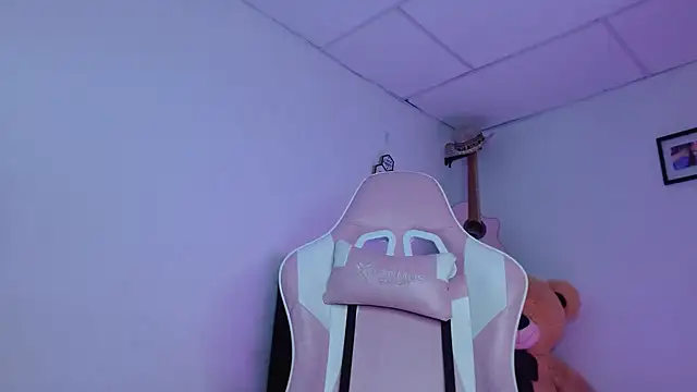 Dakota bumm online show from October 2025 08:05:01 PM