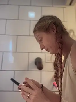 GoldenFlameGoddess online show from February 2025 06:48:02 PM