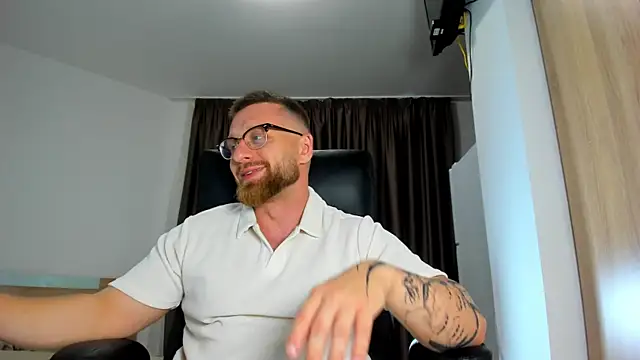 Snapshot of Findom_guy chatting on June 2026 05:27:01 PM Findom guy online show from June 2026 05:27:01 PM