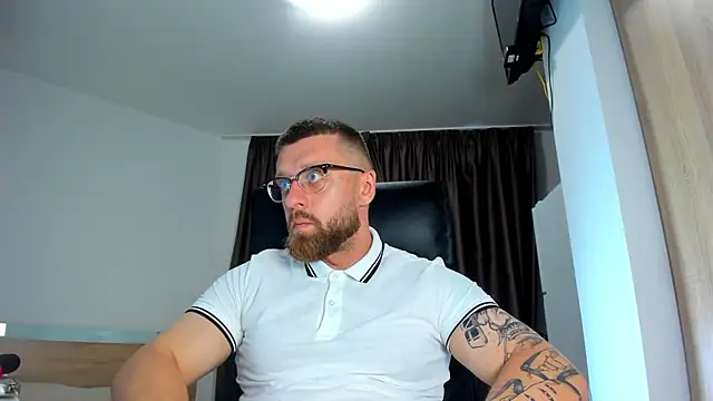 Snapshot of Findom_guy chatting on July 2026 05:17:02 PM Findom guy online show from July 2026 05:17:02 PM