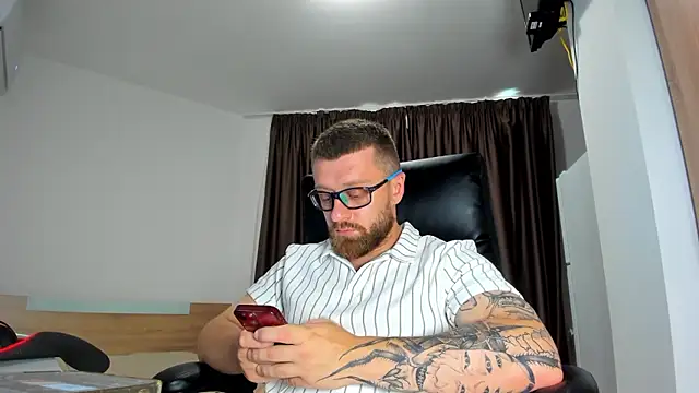 Snapshot of Findom_guy chatting on July 2026 03:18:02 PM Findom guy online show from July 2026 03:18:02 PM