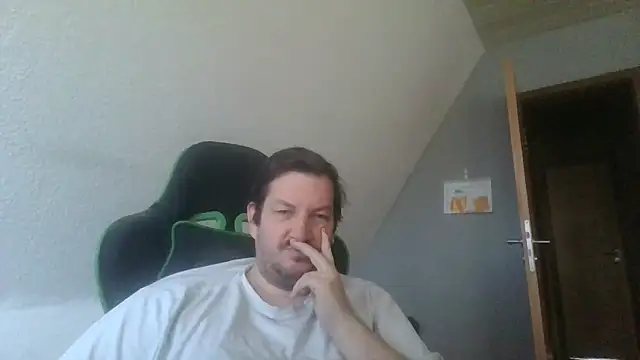 Golffahrer1982 online show from November 2025 09:32:01 AM