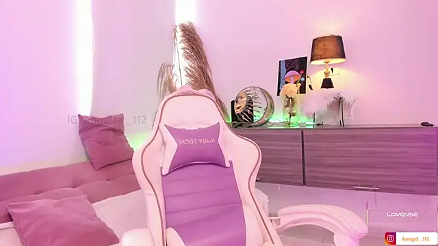 Snapshot of Anngel_1 chatting on February 2026 05:40:02 PM Anngel 1 online show from February 2026 05:40:02 PM