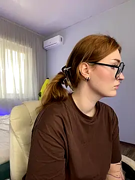  Chlo  e online show from October 2025 10:56:02 AM