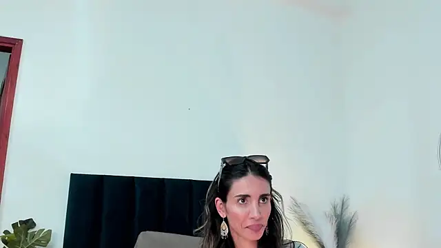 Nina Cavaali online show from February 2025 06:15:02 PM