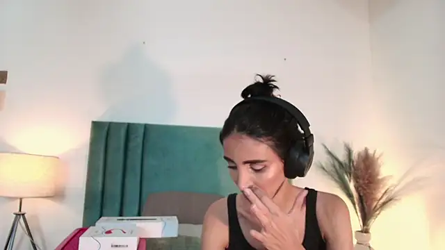 Nina Cavaali online show from September 2025 06:22:02 PM