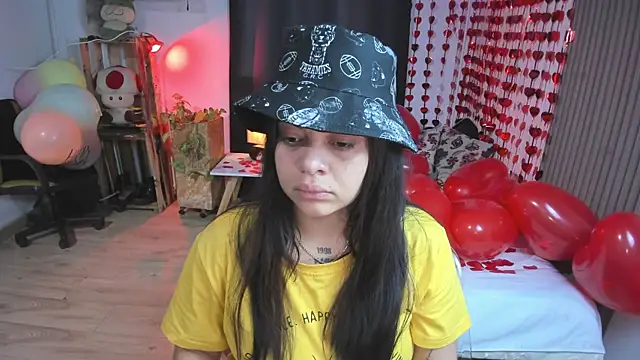 Cuttiealice online show from February 2025 12:01:02 PM