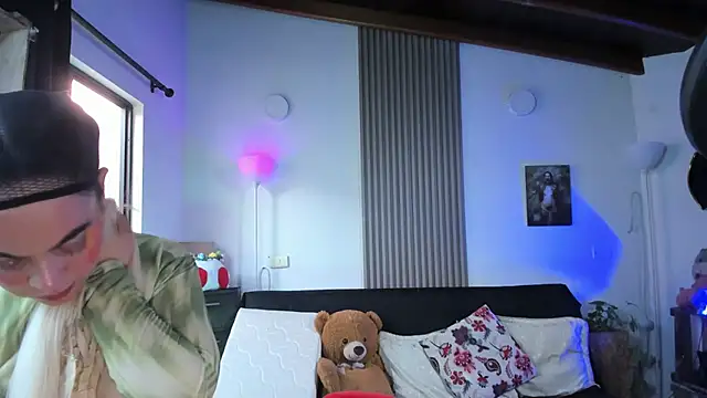 Cuttiealice online show from March 2025 10:26:01 PM