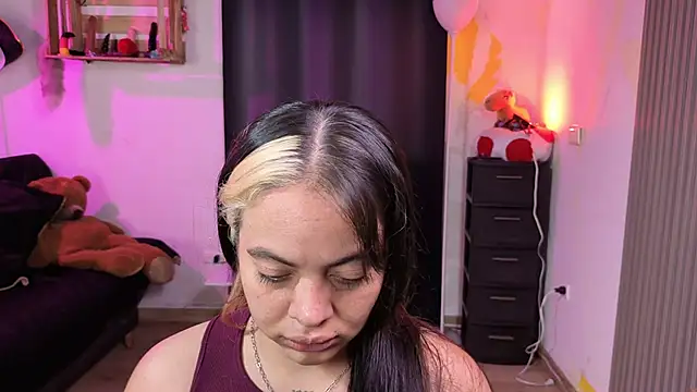 Cuttiealice online show from November 2025 02:05:01 PM