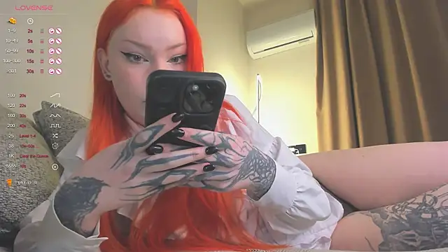 Snapshot of KahasaniTS chatting on December 2025 04:33:01 PM KahasaniTS online show from December 2025 04:33:01 PM